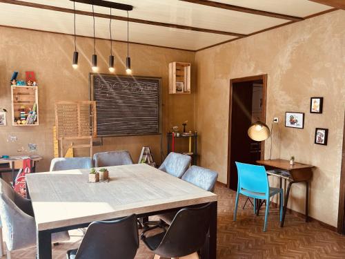 Photo de la galerie de l'établissement LA MARIEFACTURE - Comme à l'Ecole, à Hombourg-Haut