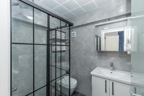 Bilik mandi di Sirkeci Grand Family Hotel & SPA