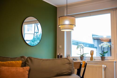 a living room with a couch and a mirror at Im Herzen der Stadt - EG Wohnung in Paderborn