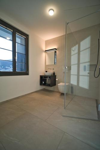 Ein Badezimmer in der Unterkunft Eiger View Alpine Lodge