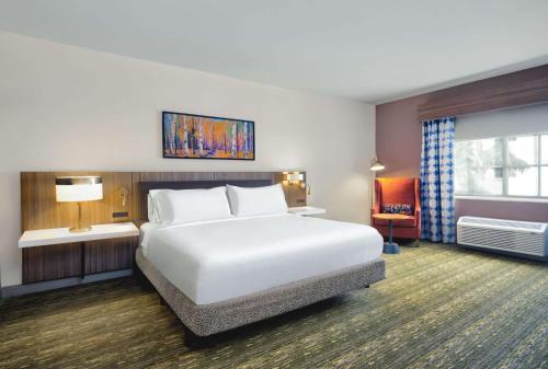 a hotel room with a white bed and a window at Hilton Garden Inn at PGA Village/Port St. Lucie in Port Saint Lucie