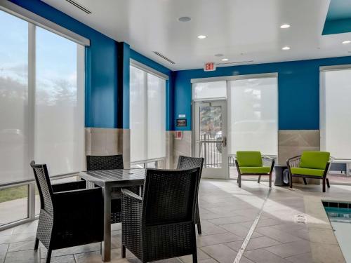 Hampton Inn & Suites Cincinnati Midtown Rookwood Image
