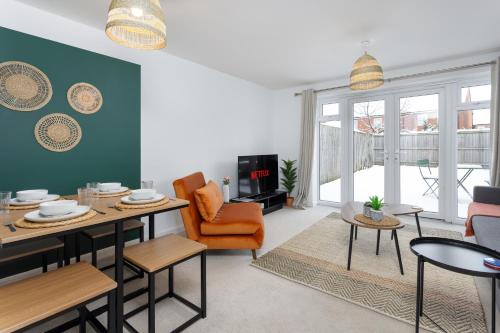a living room with a table and chairs at Modern 2-Bed Townhouse in Kirkdale in Liverpool