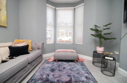 Ένα ή περισσότερα κρεβάτια σε δωμάτιο στο Wyndham Road 3BR lin Pontcanna