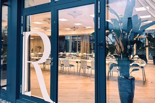 Un restaurante u otro lugar para comer en Boardinghouse Das RUNDUM