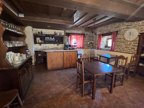 a kitchen and dining room with a table and chairs at Hotel rural Casa la Juana in Almarza