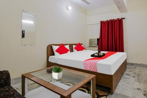 Кровать или кровати в номере OYO Vibrant Inn