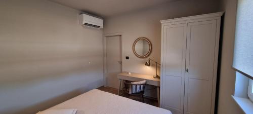 Holiday house with jacuzzi in Rovinj 2306