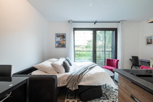 New listing - 1 Bed Apt,Air-Con,Beach access,Sea
