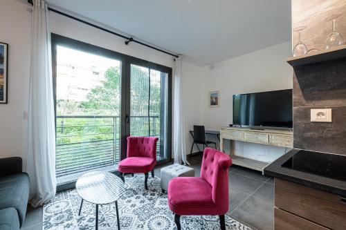 New listing - 1 Bed Apt,Air-Con,Beach access,Sea