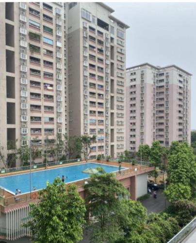 a view of two tall buildings with a swimming pool at Căn hộ 80m, 2 ngủ 2 vệ sinh-2 bedrooms apartment in Trương Lâm
