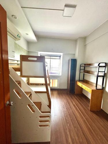 a room with two bunk beds and a window at Căn hộ 80m, 2 ngủ 2 vệ sinh-2 bedrooms apartment in Trương Lâm