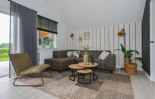 Χώρος καθιστικού στο Nice Home In Kerkdriel With Wi-Fi