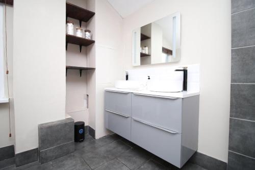 a bathroom with a sink and a mirror at Parking | 2BR | Luxurious in Cardiff