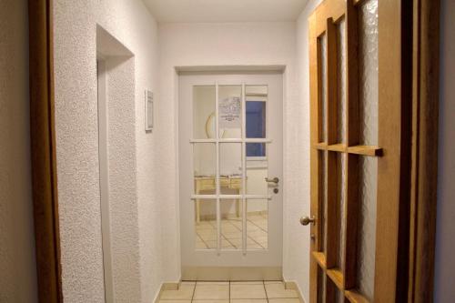 a hallway with a white door and a window at Apartments zum Bühlhof (Julie) in Zurich