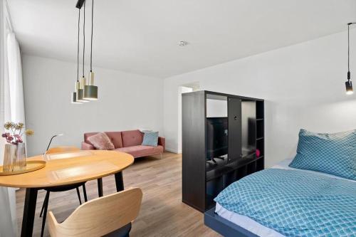 a room with a bed and a table and a bed and a couch at Cityapartments im ältesten Haus von Ravensburg in Ravensburg