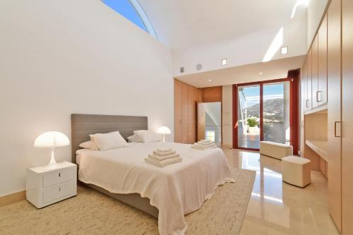 Luxury Villa with Jacuzzis near Puerto Banús