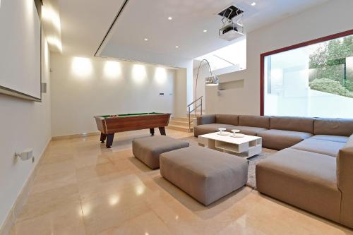 Luxury Villa with Jacuzzis near Puerto Banús
