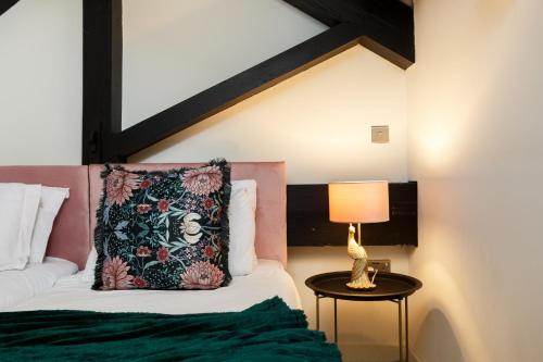 a bedroom with a bed and a lamp on a table at Modern 2 Bedroom with 75” TV & Free Wi-Fi in Bradford