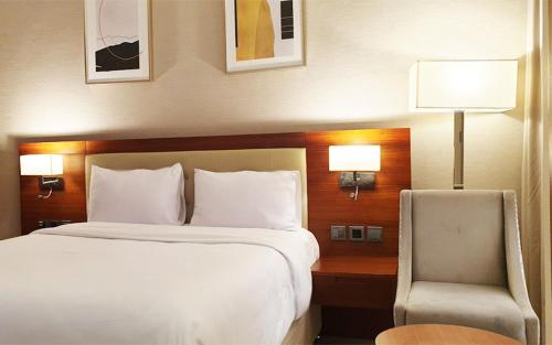 سرير أو أسرّة في غرفة في Imperial Plaza Hotel & Resort Juba