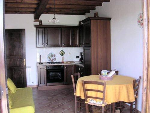 Kuchyňa alebo kuchynka v ubytovaní Agriturismo Il Rustico