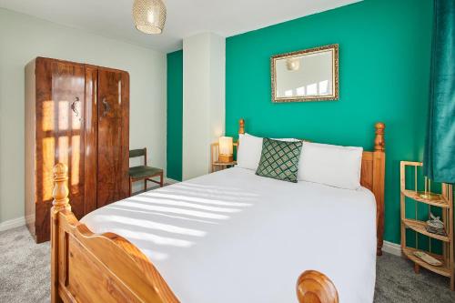 Postel nebo postele na pokoji v ubytování Host & Stay - St Mark's Close