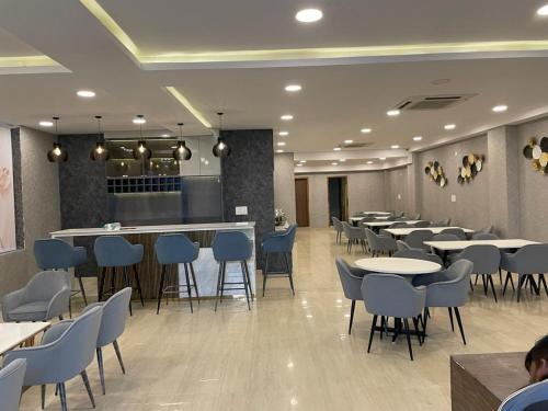 a restaurant with tables and chairs and a bar at Hotel Green Lotus By Dsy Hospitality in Noida