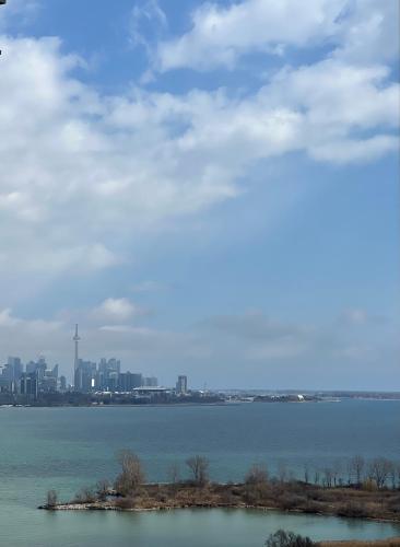 Luxury Lakefront Condo – Photos 2