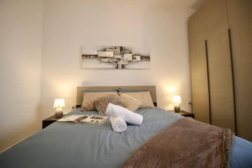 a bedroom with a bed with two lamps and towels on it at Gzira 3 bedroom apartment in Il-Gżira