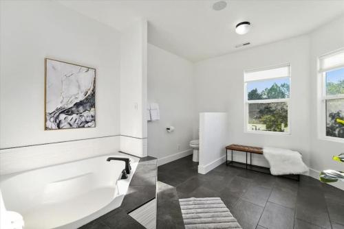 Φωτογραφία από το άλμπουμ του Private Oasis On 2 Acres with Indoor Pool and Theater σε Eagle