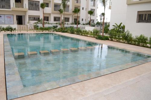 Kolam renang di atau dekat dengan Luxury apartment fully furnished