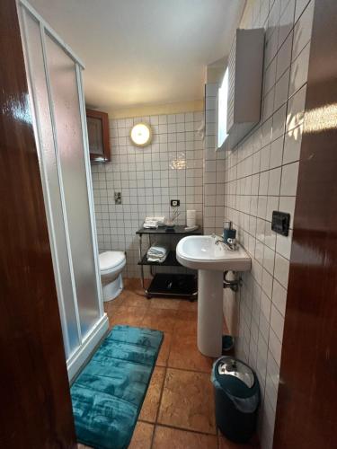a bathroom with a sink and a shower and a toilet at B&B al Centro del Borgo in Custonaci