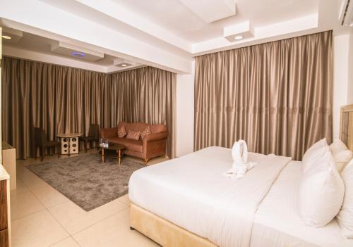 a hotel room with a bed and a couch at Diamond Star Hotel فندق النجمة الماسية in Seeb