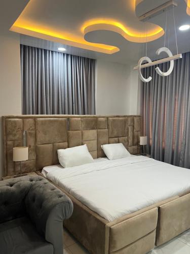 Säng eller sängar i ett rum på HighX Hotels