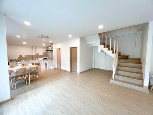 Η κουζίνα ή μικρή κουζίνα στο 48 House