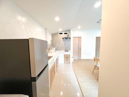 Η κουζίνα ή μικρή κουζίνα στο 48 House