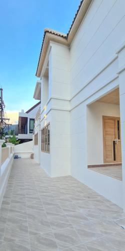 Το κτήριο όπου στεγάζεται  η βίλα