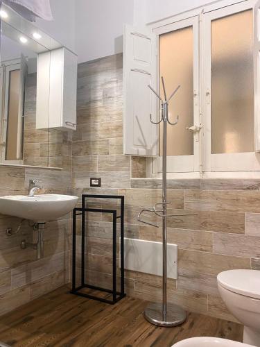 a bathroom with a sink and a toilet at Dani's House - affittacamere nel cuore di Cagliari in Cagliari