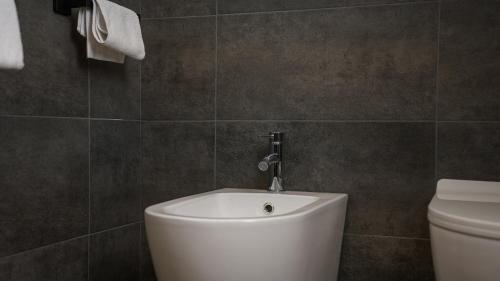 a bathroom with a toilet and a bidet at Palazzo Gilberto in Padova