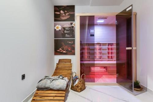 ein Geschäft mit einer Holzbank in einem Zimmer in der Unterkunft Villa Nalani in Rakalj for 6 people with private pool & sauna in Rakalj