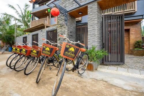 a group of bikes parked in front of a building at The Linh Seaside Villa Hoi An in Hoi An