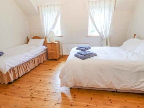 Ein Bett oder Betten in einem Zimmer der Unterkunft Cloughoge House