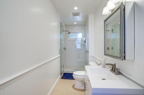 A bathroom at San Francisco Home with Hot Tub about 2 Mi to Downtown!