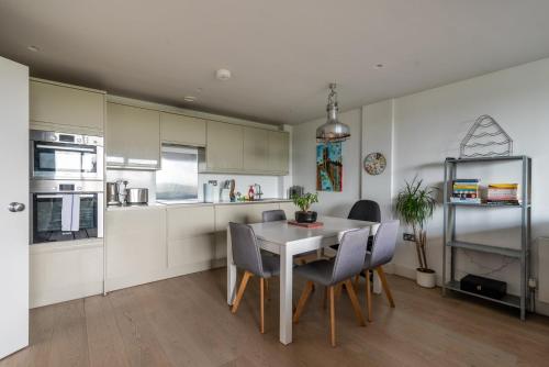 a kitchen and dining room with a table and chairs at CoHost Partners- Warm Retreat in Bristol Heart in Bristol