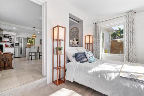 a bedroom with a bed and a living room at Private Fort Lauderdale cottage in Fort Lauderdale