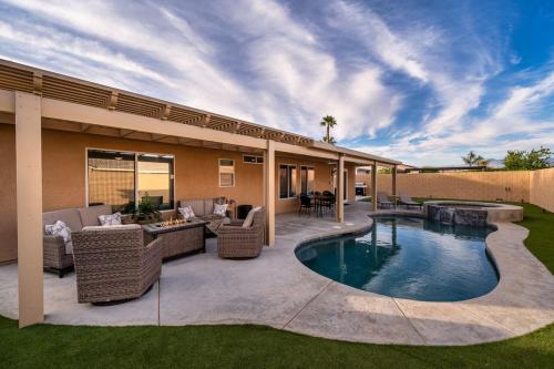 Gallery image of Desert Noir Modern Chic Pool Retreat in Indio