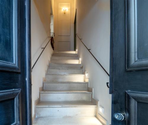 a stairway with a white door and stairs with lights at Ziolì in Noto