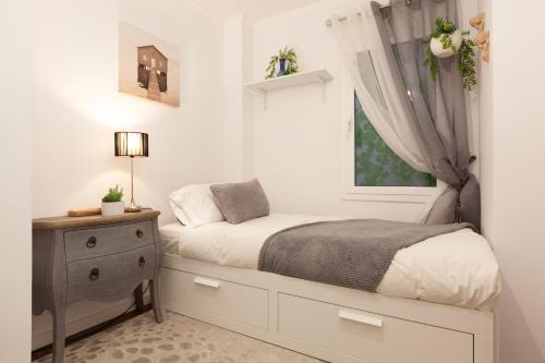 Giường trong phòng chung tại Comfort Home Playa Poblenou