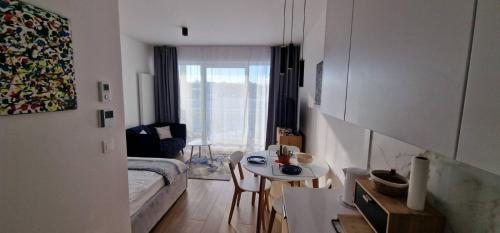 Et opholdsområde på Darłowo Premium Holiday Sunset Blvd Apartment for Two by Marina Royale