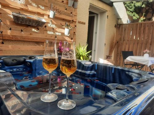 15min de la Cité de Carcassonne dans petit village, chambre au calme, petit-déjeuner et jacuzzi en supplément